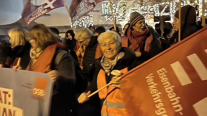 EVG beteiligt sich an Aktion gegen Gewalt an Frauen in Düsseldorf