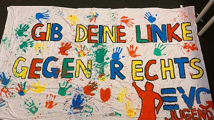 OJL Köln: „Gib deine Linke gegen Rechts!“ – erfolgreiche Antirassismus-Aktion