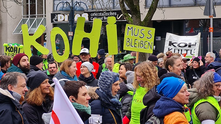 Hunderte demonstrieren in Karlsruhe für eine solidarische Stadt