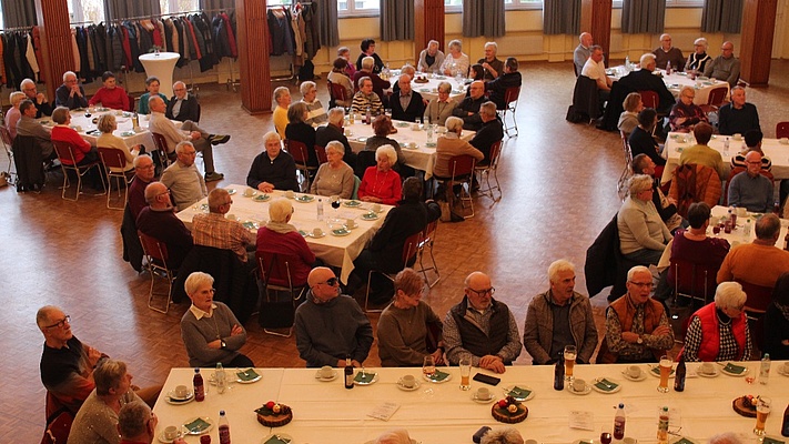 Gemeinsame BSW und EVG Weihnachtsfeier Eine musikalische Reise mit „Querbeet“ in die Adventszeit