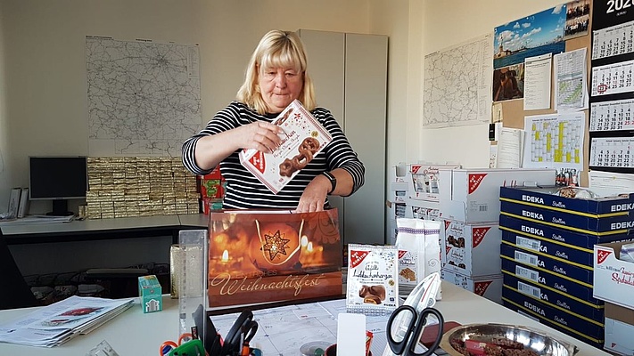 Vorbereitung der traditionellen Weihnachtsaktion bei DB Netz Halle