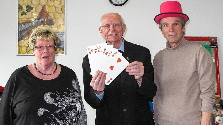 „Zauberpater“ Bickel zu Gast beim Seniorenkreis Saarbrücken