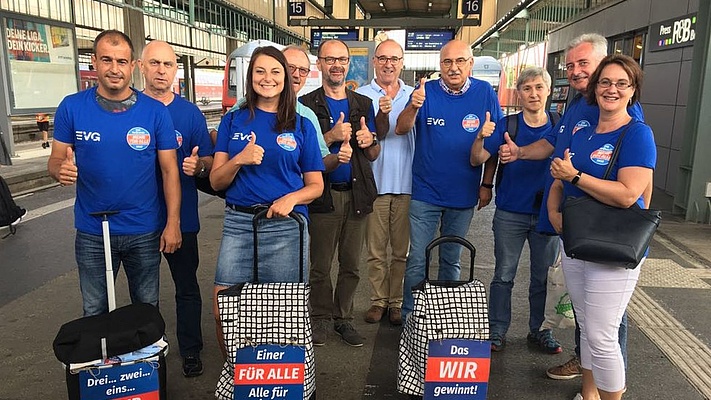 Tarifrunde 2018: „Aktionsteam Stuttgart“ am Hauptbahnhof unterwegs