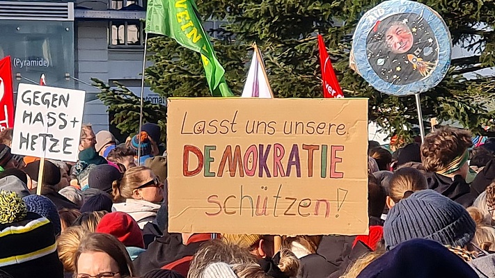 Demonstration „Mit uns statt gegen uns“ in Karlsruhe