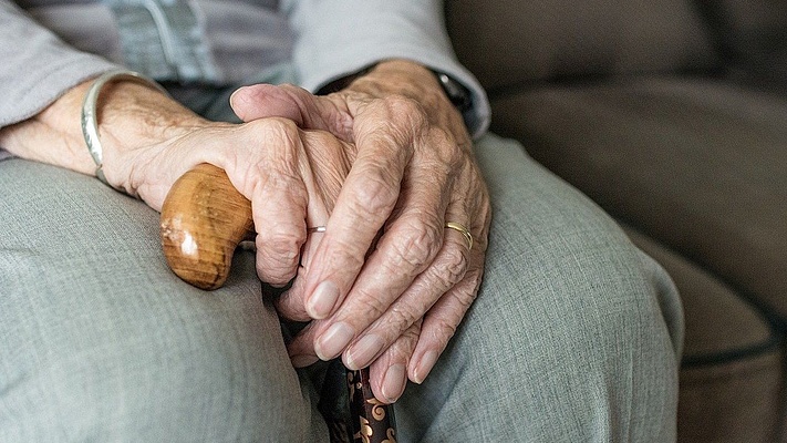 Unterstützung für pflegende Angehörige: „Verlängerung der Akuthilfen wichtiger Schritt“