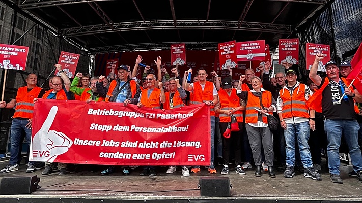 Starke Botschaft aus Paderborn: 80 Kolleg:innen auf der Werke-Demo in Berlin