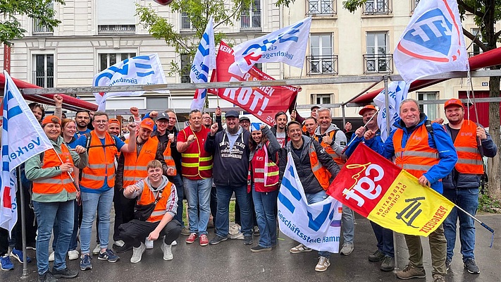 Demo in Paris: Verkehrswende sozial gestalten - Protest gegen EU-Kommission