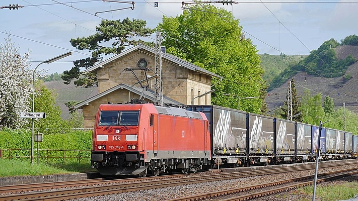 Lokführer mit Steinbrocken beworfen – EVG verurteilt Straftat aufs Schärfste