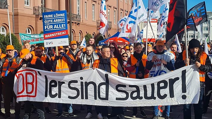 Ungebrochen solidarisch zum 1. Warnstreiktag in Karlsruhe