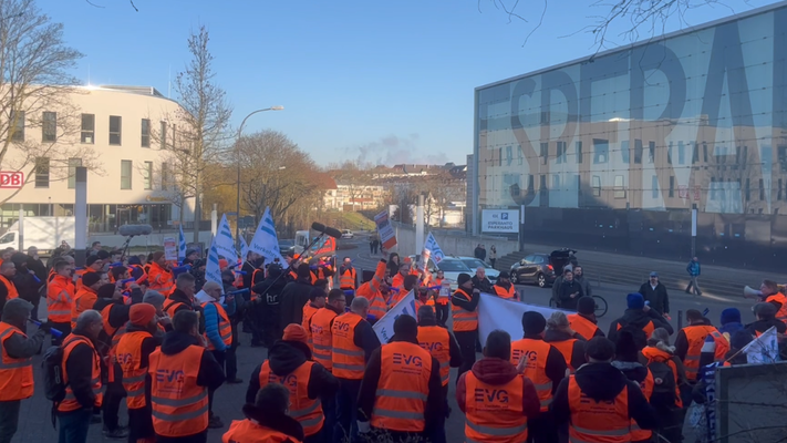 Lautstarker Auftakt zur Tarifrunde 2023