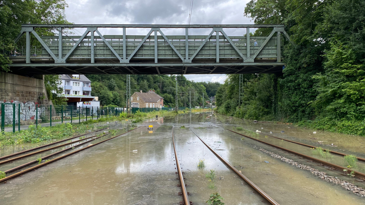 Trotz Hochwasserschäden: EVG - Der Kündigungsschutz hält!