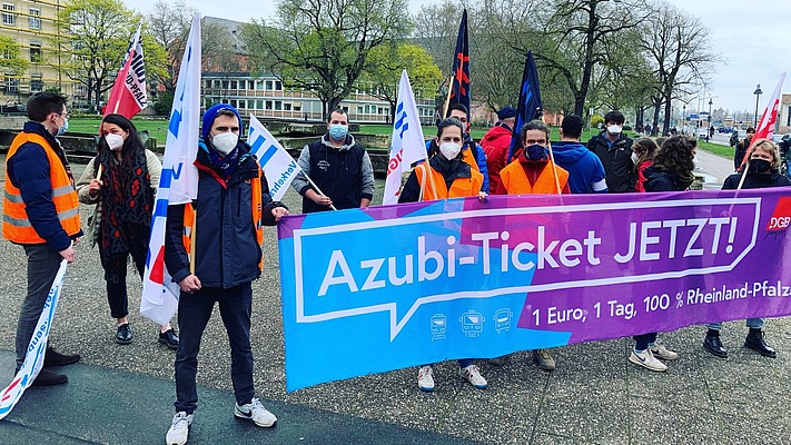 Jugend Rheinland-Pfalz: Demonstration für 365-Euro-Ticket für Azubis