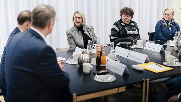 „Nackte Angst“ im Nahverkehr: EVG schlägt Alarm - Länderchefs reagieren