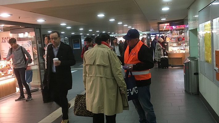 ETF-Aktionstag in den nordrheinwestfälischen Bahnhöfen Hamm, Dortmund, Essen und Köln