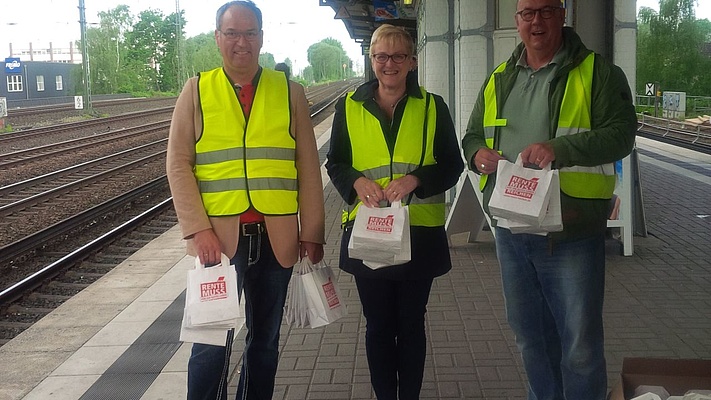 DGB-Aktionstag zur Rente am S-Bahnhof Eidelstedt