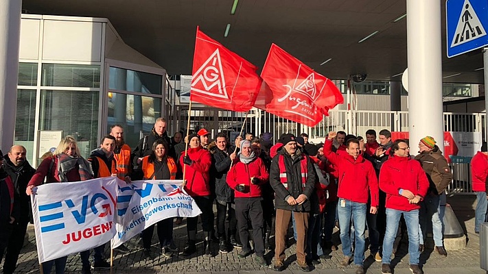 Solidarität: EVG unterstützt Forderungen im Arbeitskampf der Metall- und Elektroindustrie