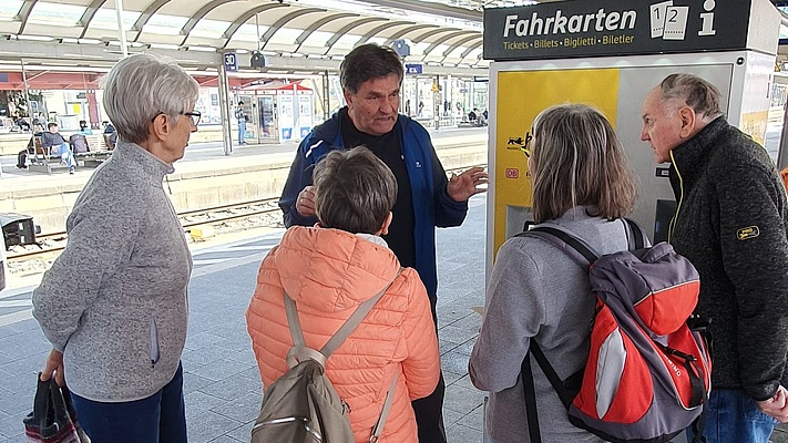 Seniorengruppe Ulm: „Fahrausweisautomat richtig bedienen"