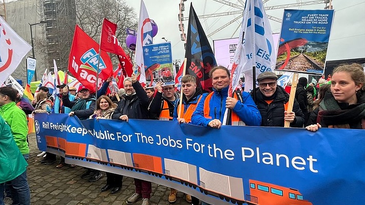 Europäische Sparpolitik gefährdet Schienenverkehr - Demonstration in Brüssel