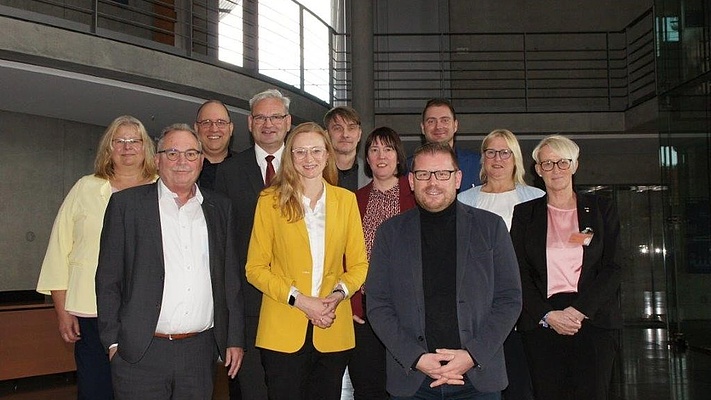 Vertreter*innen des Besonderen Hauptpersonalrat (BesHPR) bei der Präsidentin des BEV zu Gast im Bundestag