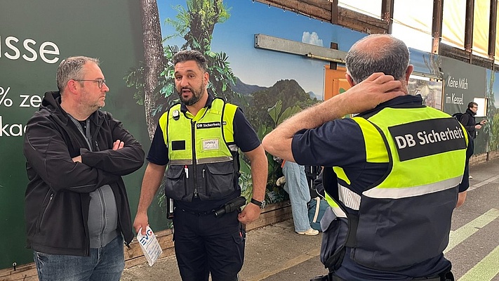 EVG-Geschäftsstelle unterwegs am Bahnhof Stuttgart