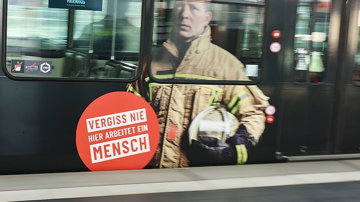 Rheinbahn unterstützt DGB-Initiative „Vergiss nie, hier arbeitet ein Mensch"