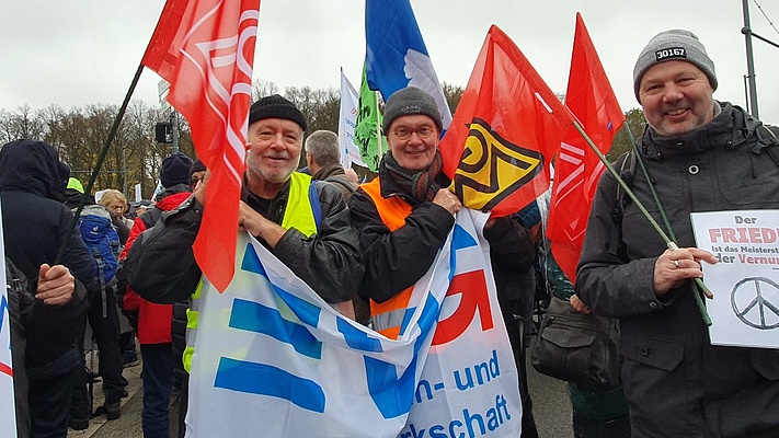 Senioren aus Sachsen-Anhalt auf Friedenskundgebung in Berlin