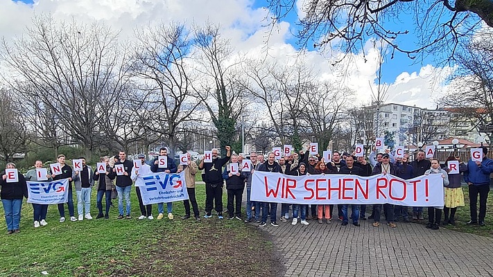 Die Fahrwegdienste-Sicherungskräfte zeigen sich solidarisch!