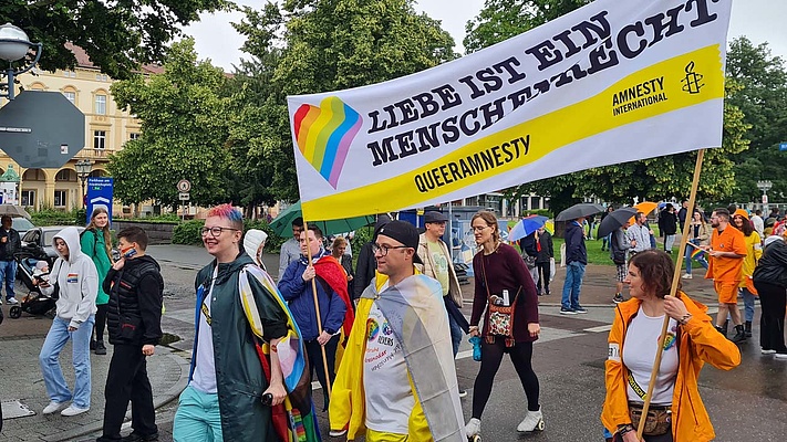 „Lieber CSD als AfD“ in Karlsruhe
