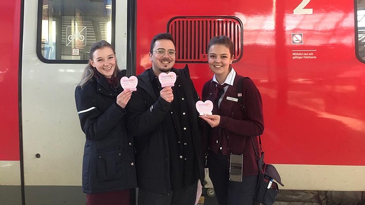 Valentinstags-Aktion am Erfurter Hauptbahnhof