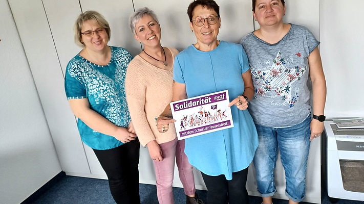 Solidarität! Fotoaktion zum Schweizer Frauenstreik - wir sind dabei!