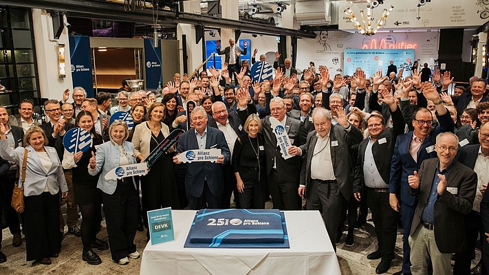 „Nicht mehr wegzudenken“: Happy Birthday, Allianz pro Schiene