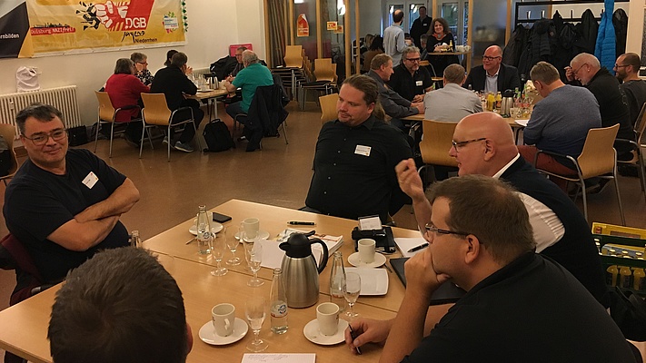 Sechste Zukunftswerkstatt in der Region West Speed-Dating-Runden zum Thema Sozialpolitik