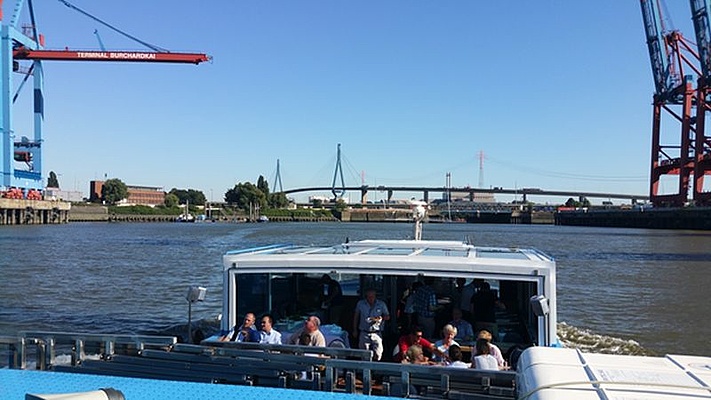 Volle Fahrt voraus - besondere Willkommensfahrt auf der Elbe