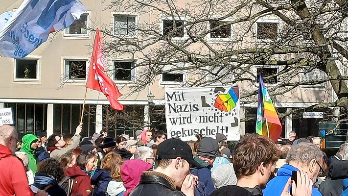 Gemeinsam gegen Rassismus und Rechtsruck - Menschenrechte für alle!" in Karlsruhe