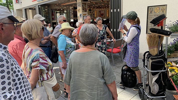 Senioren bei der „Kehrwoche“ in Ulm