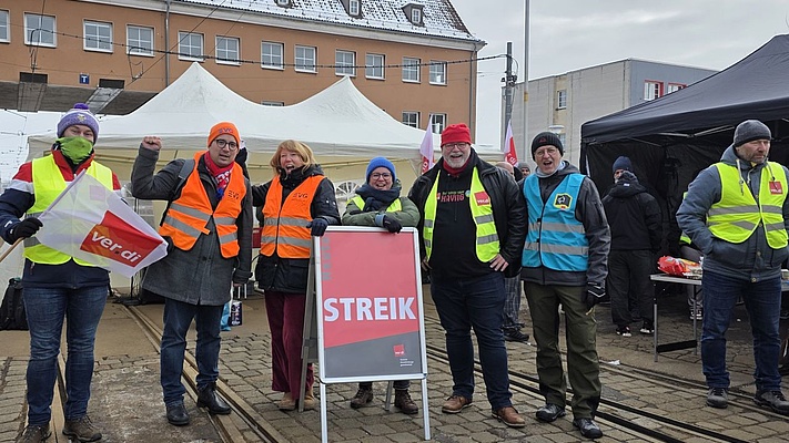 Solidarität kennt keinen Frost: EVG besucht HAVAG-Streikposten