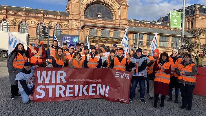 Lautstark, bunt und öffentlich - zahlreiche Aktionen während des Warnstreiks