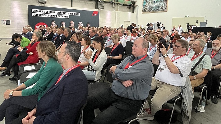 DGB-Konferenz: „Wir müssen Stopp sagen!“