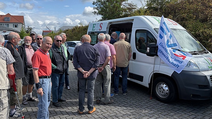 Wupper Rhein Berg-Vorsitzender überraschte Seniorengruppe mit Eiswagen