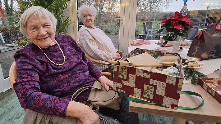 Geschenkübergabe im „Haus am See“ – Ein Nachmittag voller Freude