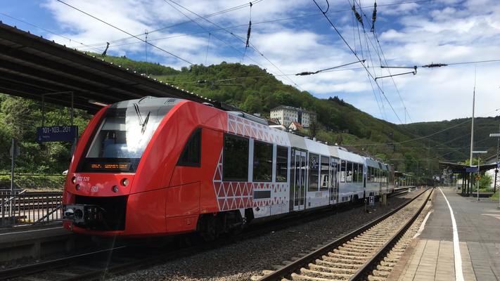 Corona-Verordnung Rheinland-Pfalz: EVG-Erfolg - Landesregierung verbietet Alkohol im Nahverkehr