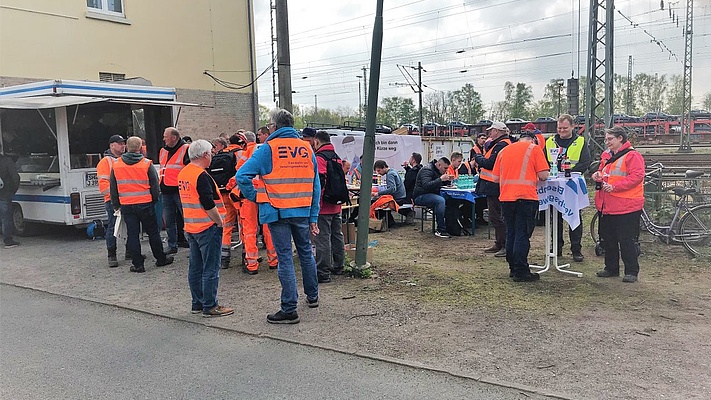 Halbe Hähnchen und volle Mägen am Rangierbahnhof