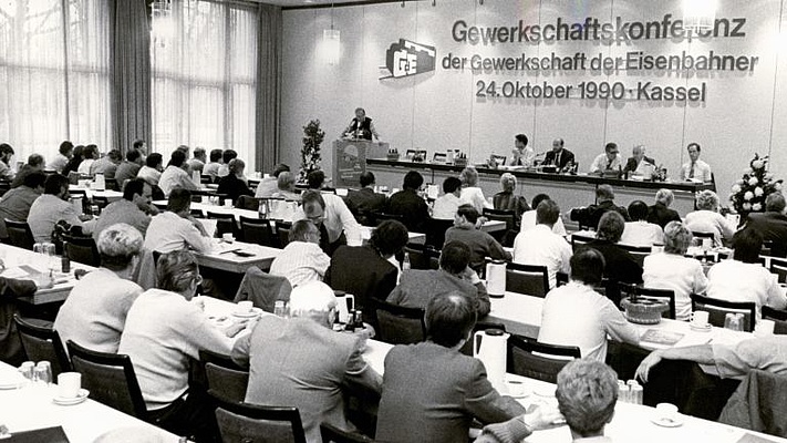 Oktober 1990: Eisenbahnergewerkschaften wachsen zusammen