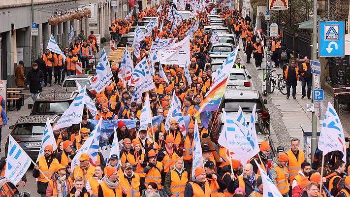 Demo in Berlin: „Hört her, wie stark die EVG ist!“