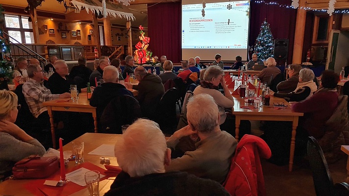 Jahresversammlung der EVG-Senior:innen Karlsruhe: Austausch, Rückblick und Weihnachtsstimmung