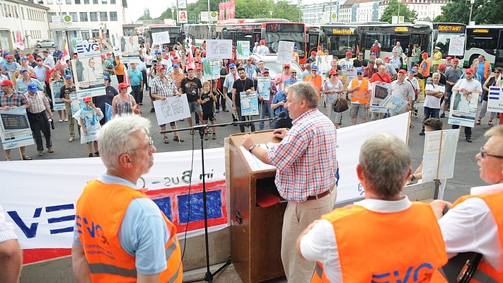 Busfahrer demonstrieren für faire Bezahlung